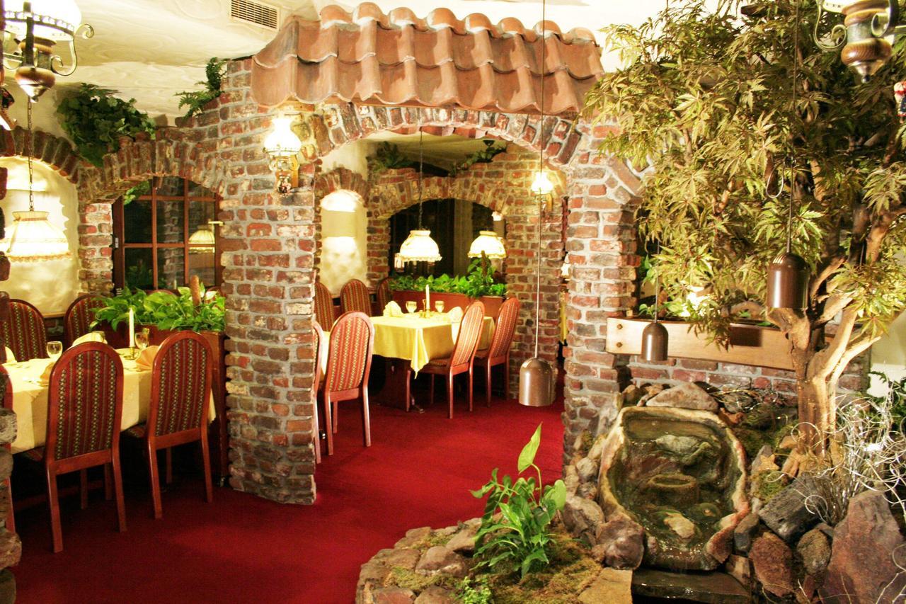 Hotel Restaurant Cristal Wintzenheim Bagian luar foto