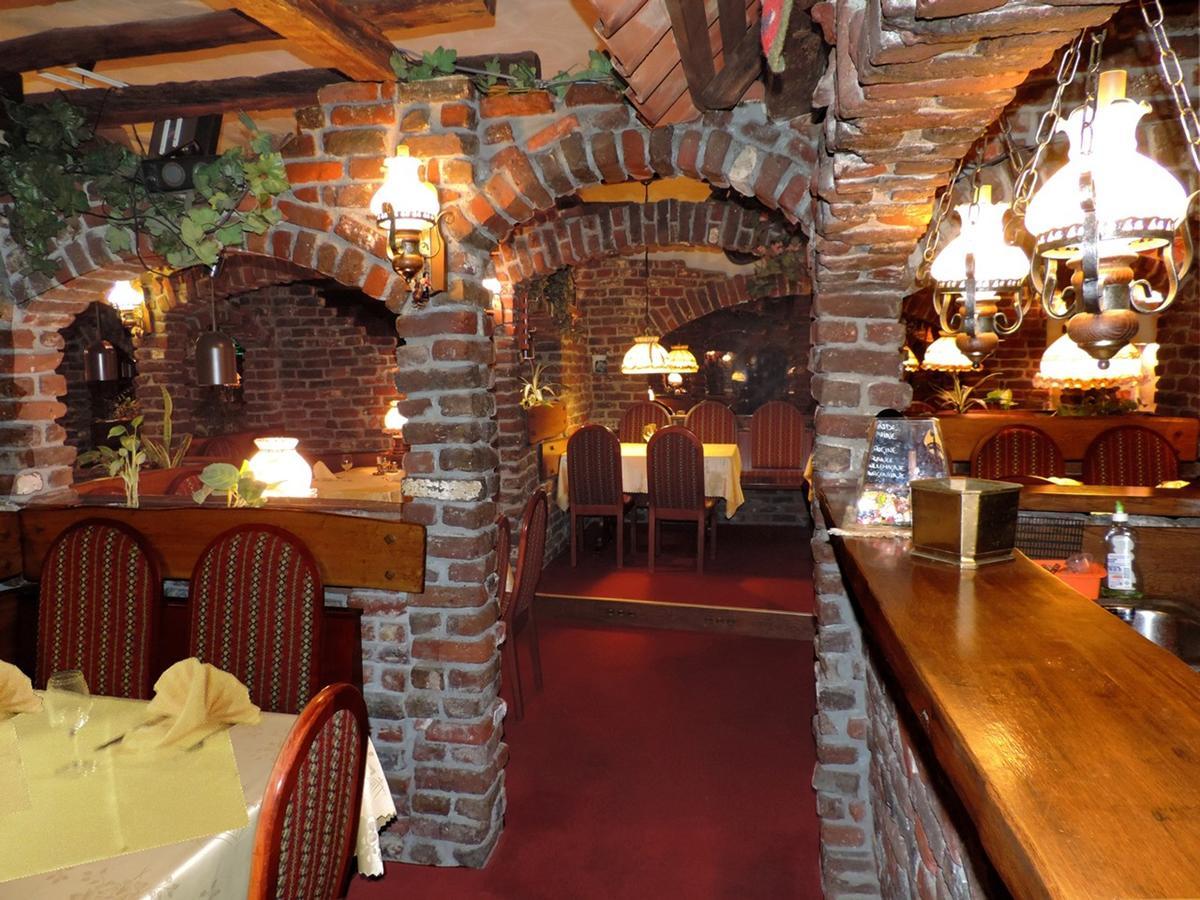 Hotel Restaurant Cristal Wintzenheim Bagian luar foto