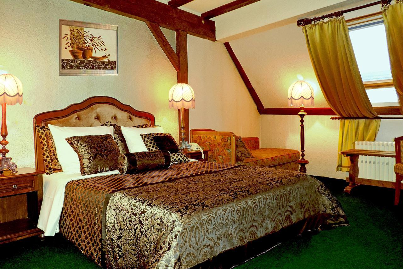 Hotel Restaurant Cristal Wintzenheim Bagian luar foto
